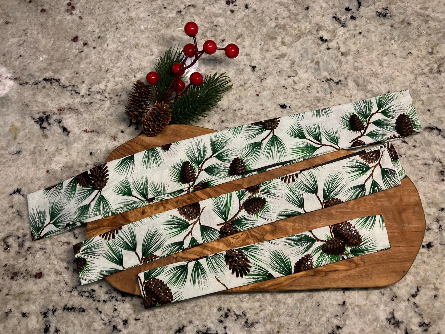 Festive Pinecones Collar cover