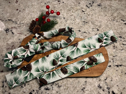 Festive Pinecones Collar cover